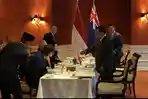Menlu-Sugiono-tarik-kursi-Penasihat-PM-Australia-Kathy-Klugman-di-Peru.jpg