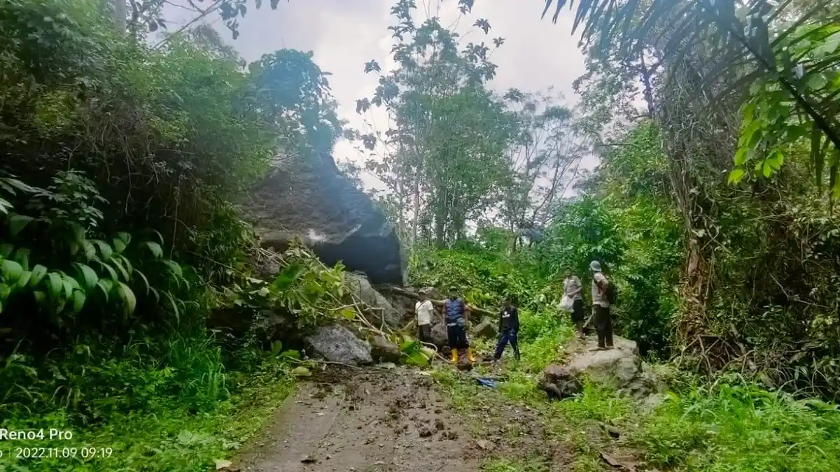 Update Batu Besar Tutup Jalur Alternatif di Pangandaran, 114 KK Terisolir