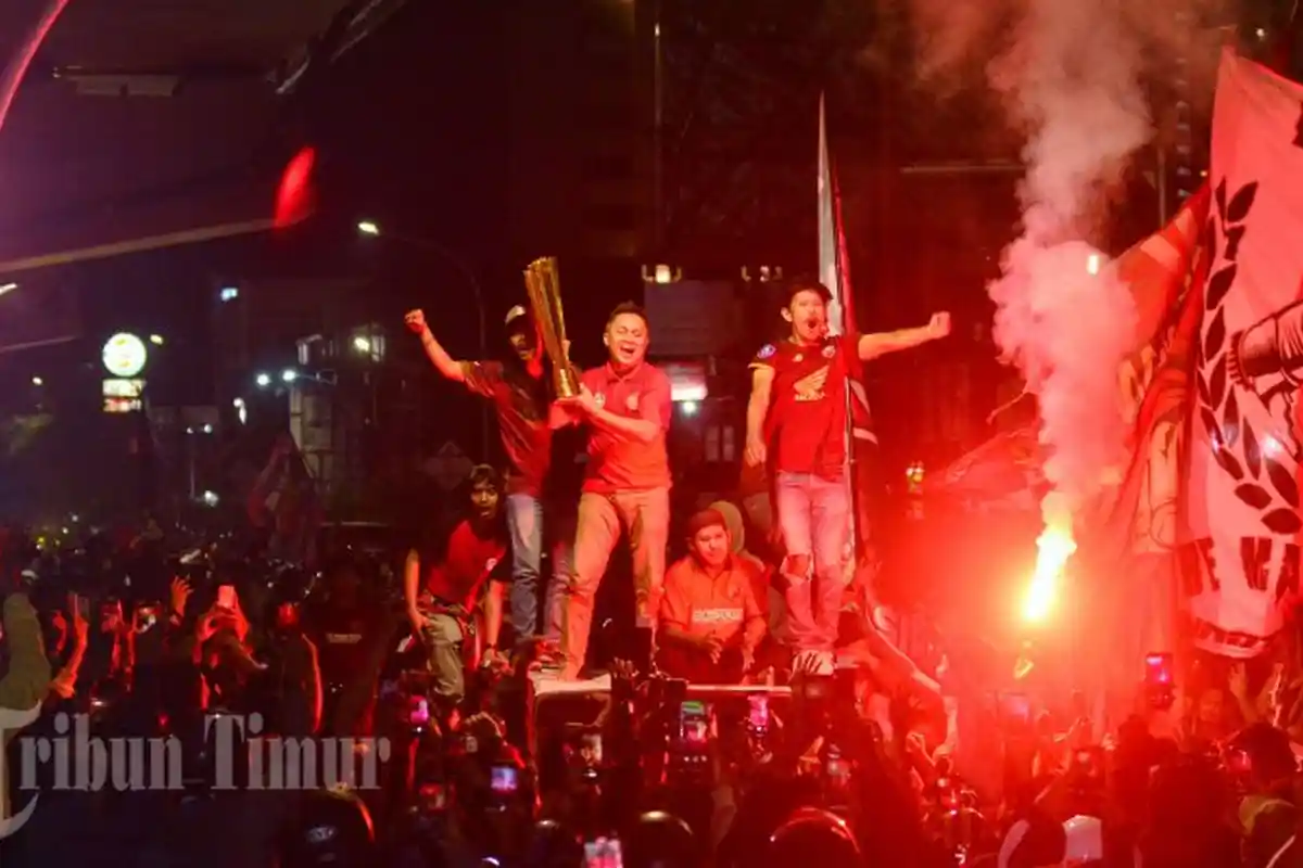 Jangan Coba Nyalakan Flare dan Masuk Lapangan Usai Laga PSM Makassar vs Borneo FC, Sanksi Menanti!