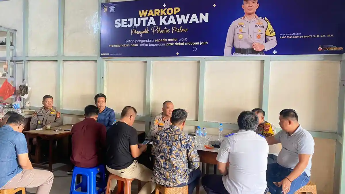 Kapolres Melawi Kuatkan Silaturahmi dengan Masyarakat dengan Jumat Curhat