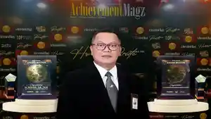 Direktur-Utama-Bank-Kalbar-Rokidi-turut-menerima-Outstanding-Excellence-Award-2026.jpg