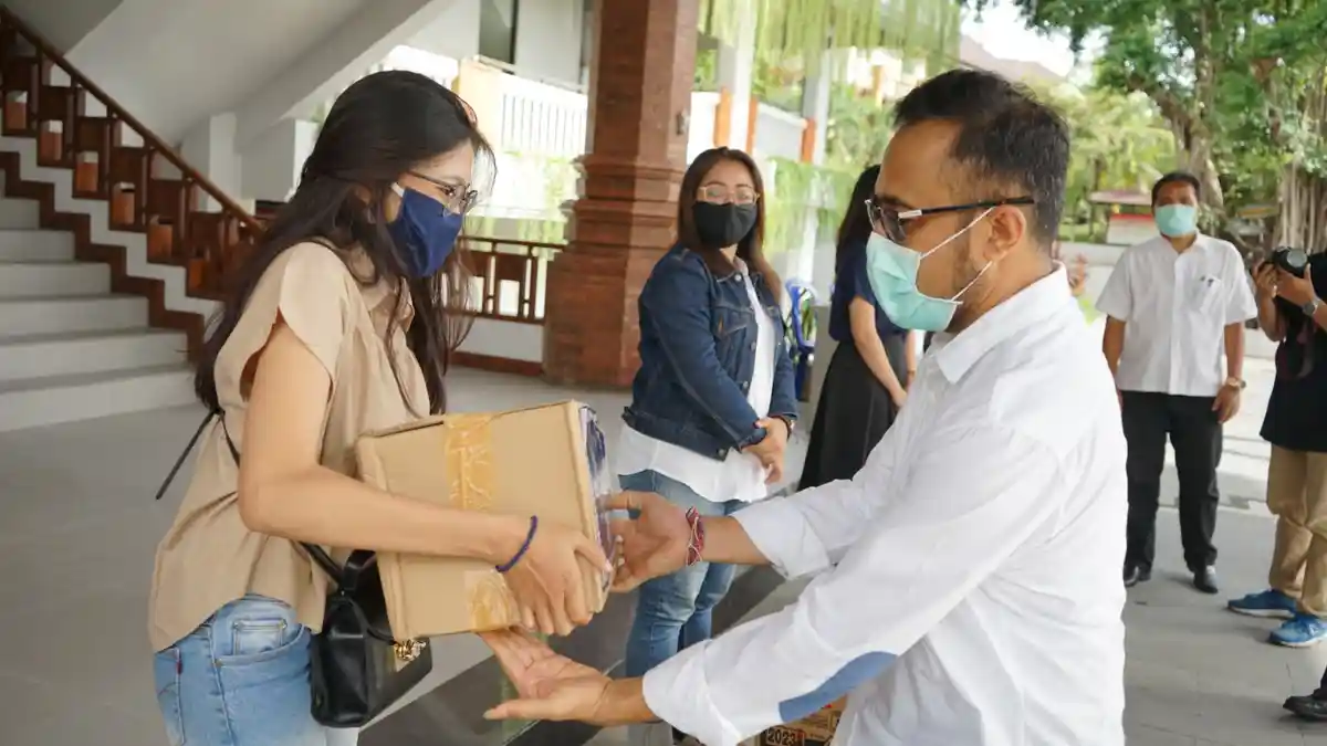 243 Pelaku Pariwisata di Denpasar yang Dirumahkan dan Kena PHK Diberi Bantuan Sembako