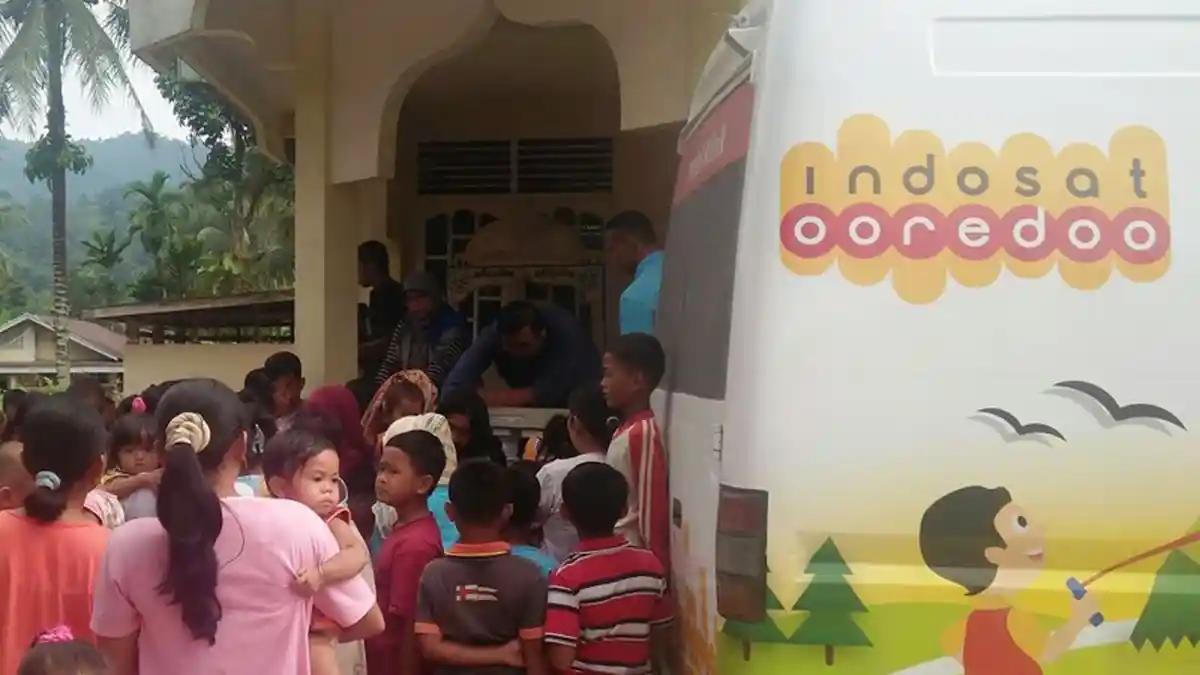 Mobil Klinik Indosat Beroperasi di Sumbar dan Sumsel