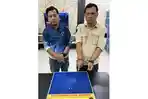 Wawan-baju-kream-dan-Erizon-baju-biru-ketika-diamankan-oleh-Satres-Narkoba-Polres-Muba.jpg