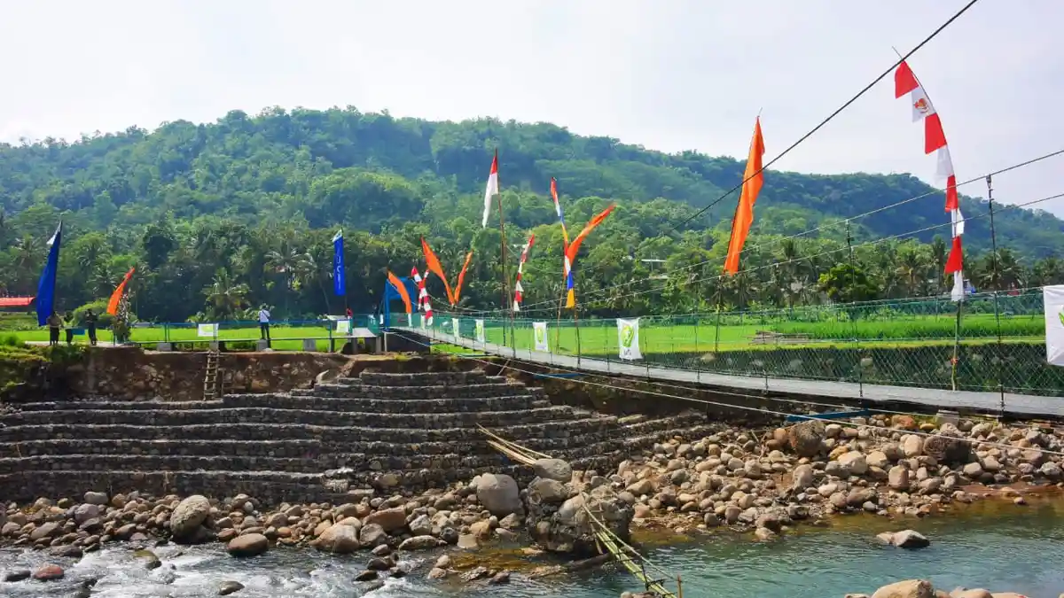 Kampung Japara di Cisompet Kabupaten Garut Kini Kembali Terhubung oleh Jembatan Gantung