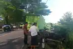 TRAGEDI Kecelakaan, Rahim Diduga Ngantuk, Truk Hino Tabrak Tapal Batas Desa 