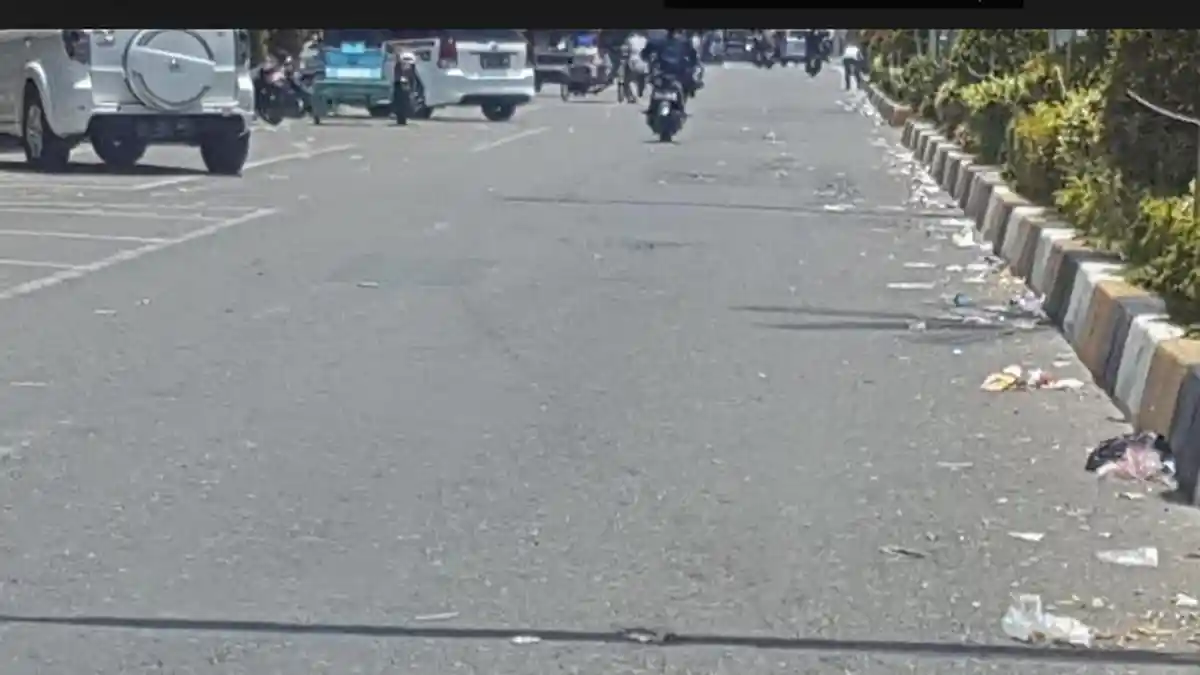 Usai Pawai Karnaval, Sampah Berserakan di Sejumlah Ruas Jalan Protokol Kota Langsa