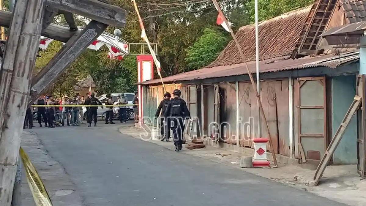 Densus 88 Geledah Kios di Pasar Kincang Kabupaten Madiun, Garis Polisi Dipasang