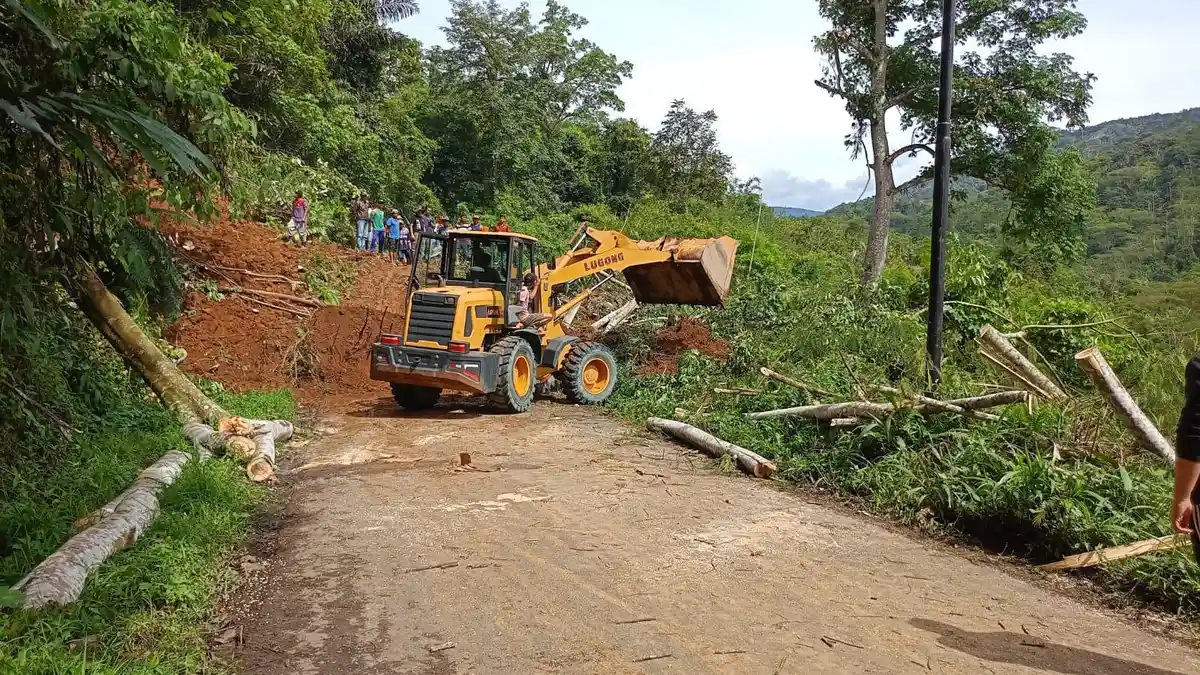 Kondisi Terkini Longsor di Jalan Lintas Curup-Lebong, Lalu Lintas Masih Belum Normal