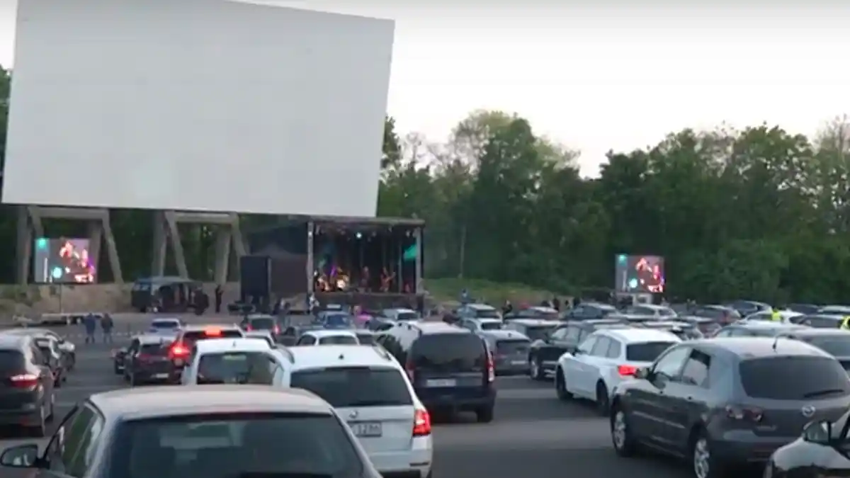 Tetap Jaga Jarak Karena Pandemi, Ini Cara Warga Jerman Gelar Konser Band Lokal