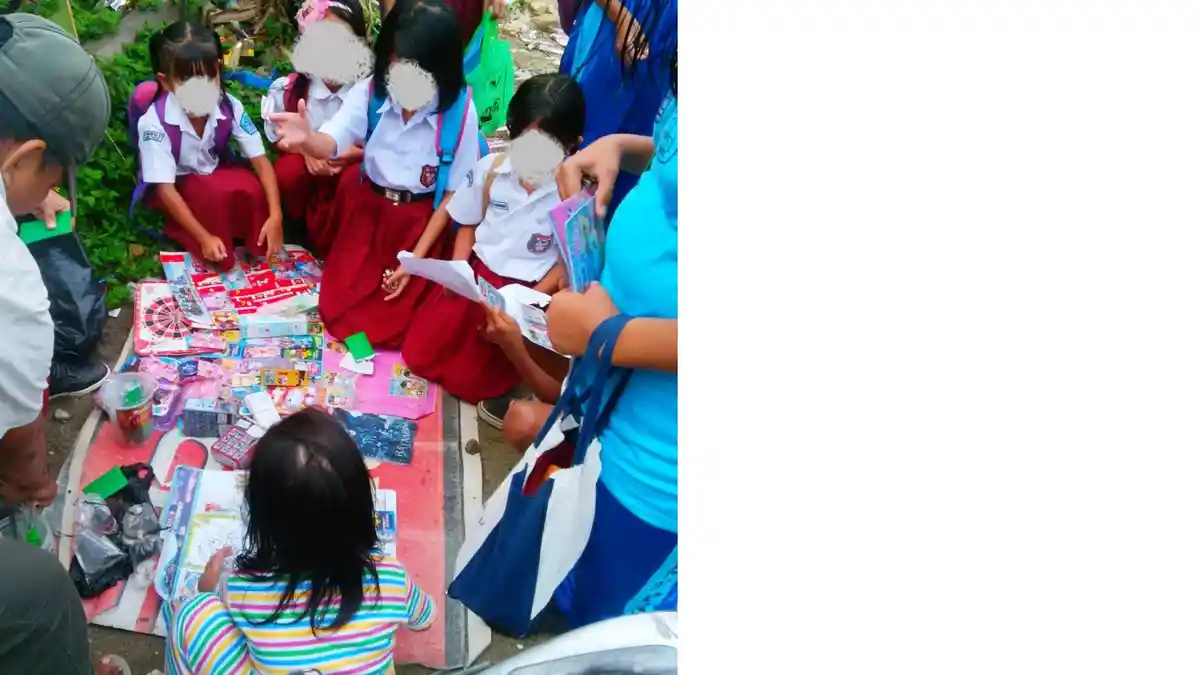 Pagi-pagi Siswa SD Sudah Main Lotre di Depan Sekolah