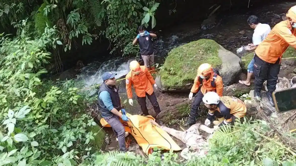 Jasad Pria Kembali Ditemukan di Dasar Jembatan Cangar, Identitas Korban Mulai Terungkap!