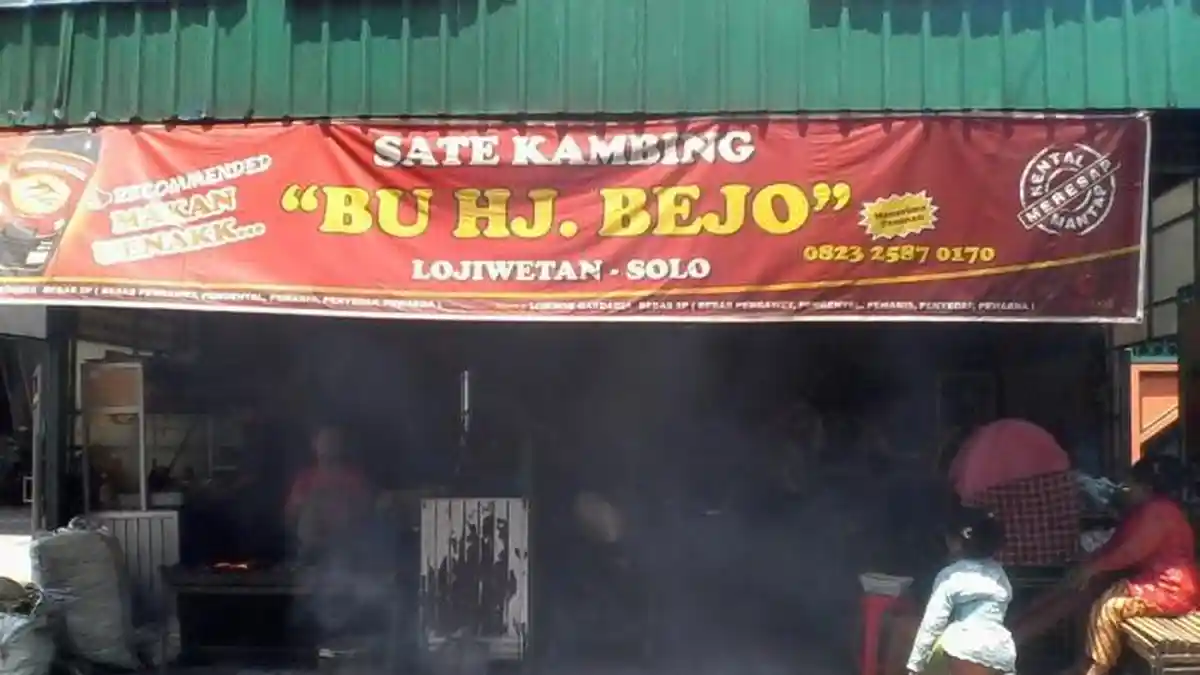 Meski Presiden, Jokowi tak Dibedakan saat Beli Sate di Warung Ini