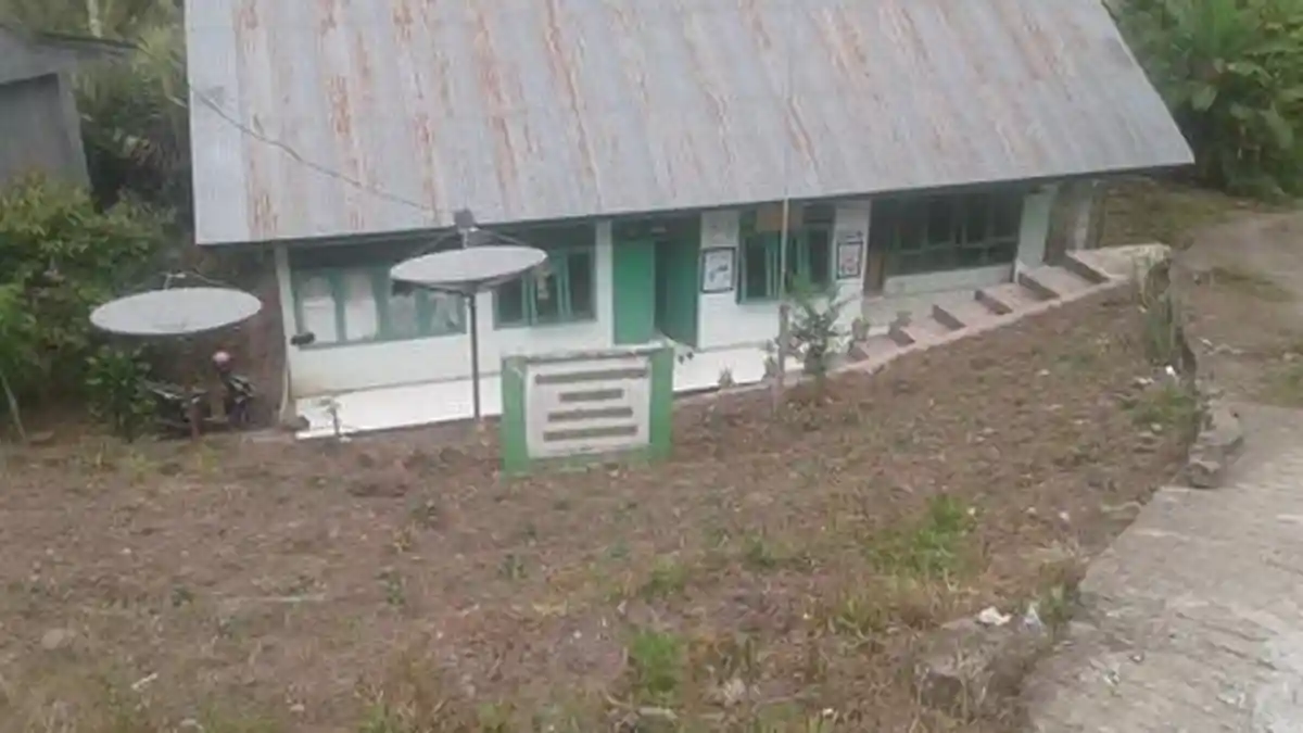 Gedung Pustu Desa Tirowali Terancam Longsor, BPBD Enrekang Imbau Warga Waspada