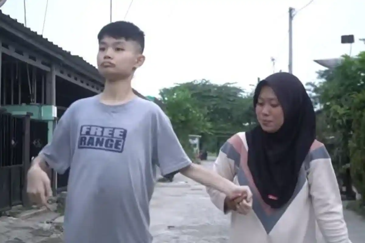 Tangis TKW Siti Bawa Pulang Anak Majikan Disabilitas, Kakak Ogah Nyentuh, Kini WA Diblokir: Gak Tega