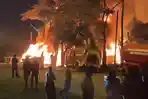 Gudang Tumpukan Ban Bekas Dekat Perumahan Permata Hijau Batuaji Batam Terbakar