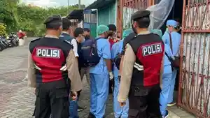 Polisi-dan-tim-gabungan-melakukan-olah-tempat-kejadian-perkara-TKP-di-kawasan-Kalideres.jpg