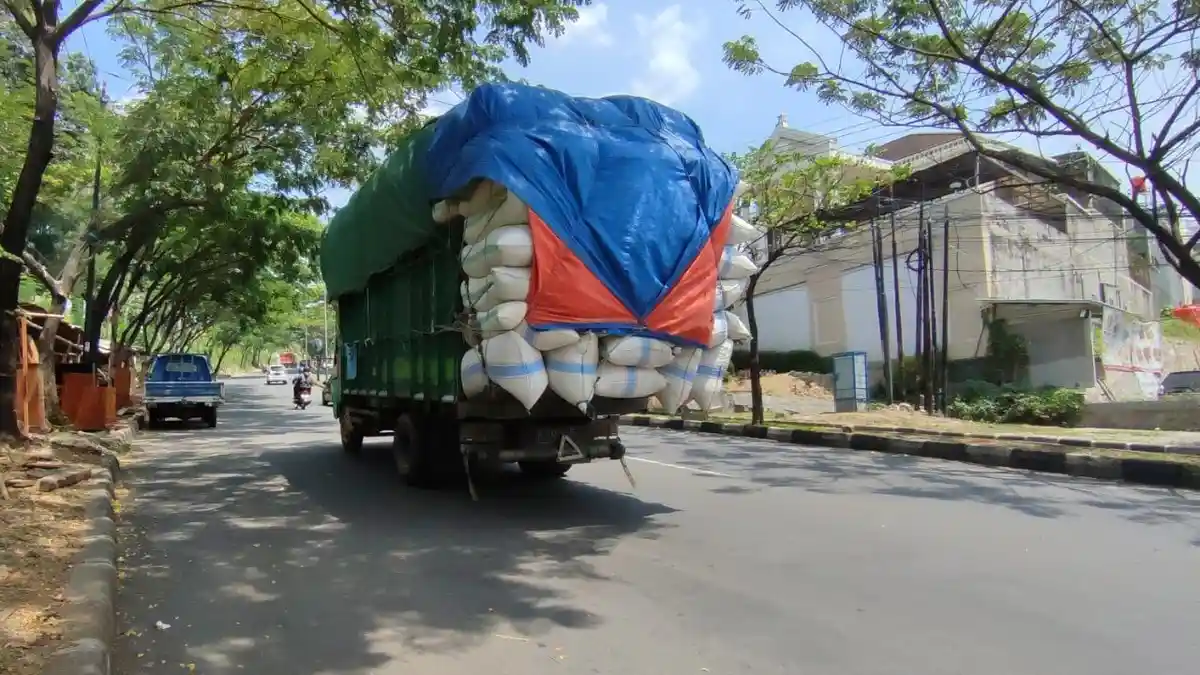 Truk Berat yang Melanggar Jam Melintas di Silayur Semarang akan Ditilang dengan ETLE Mobile