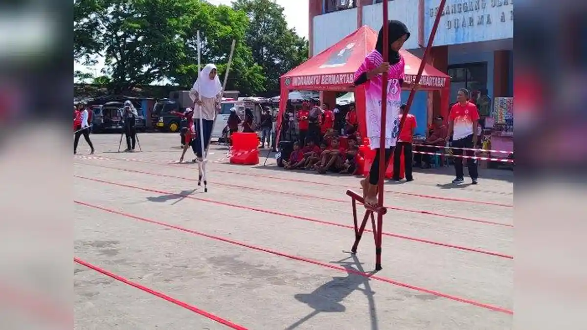 Festival Olahraga Tradisional Digelar di Indramayu, Ada Adu Ketangkasan Main Egrang Hingga Dagongan