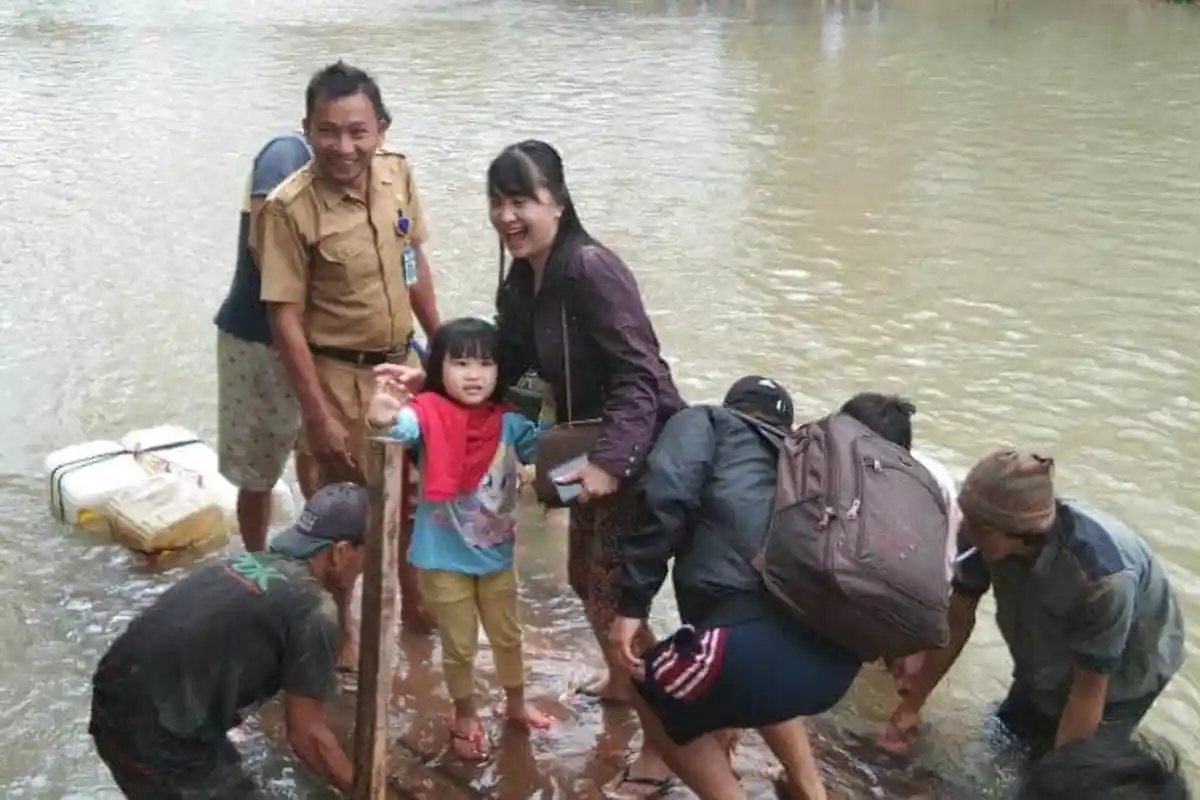 Kisah Belva, Bocah Lima Tahun Naik Rakit Untuk Rayakan Hutnya