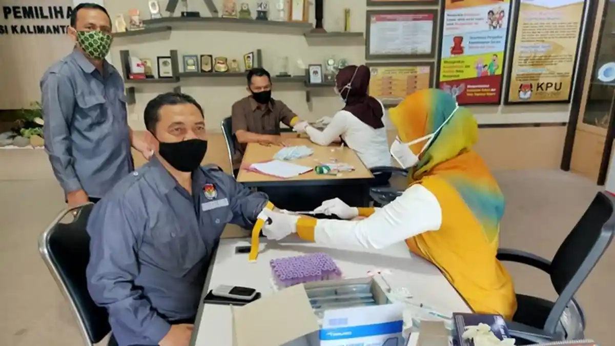 Pilkada Kalsel 2020 - Jajaran KPU Jalani Rapid Test