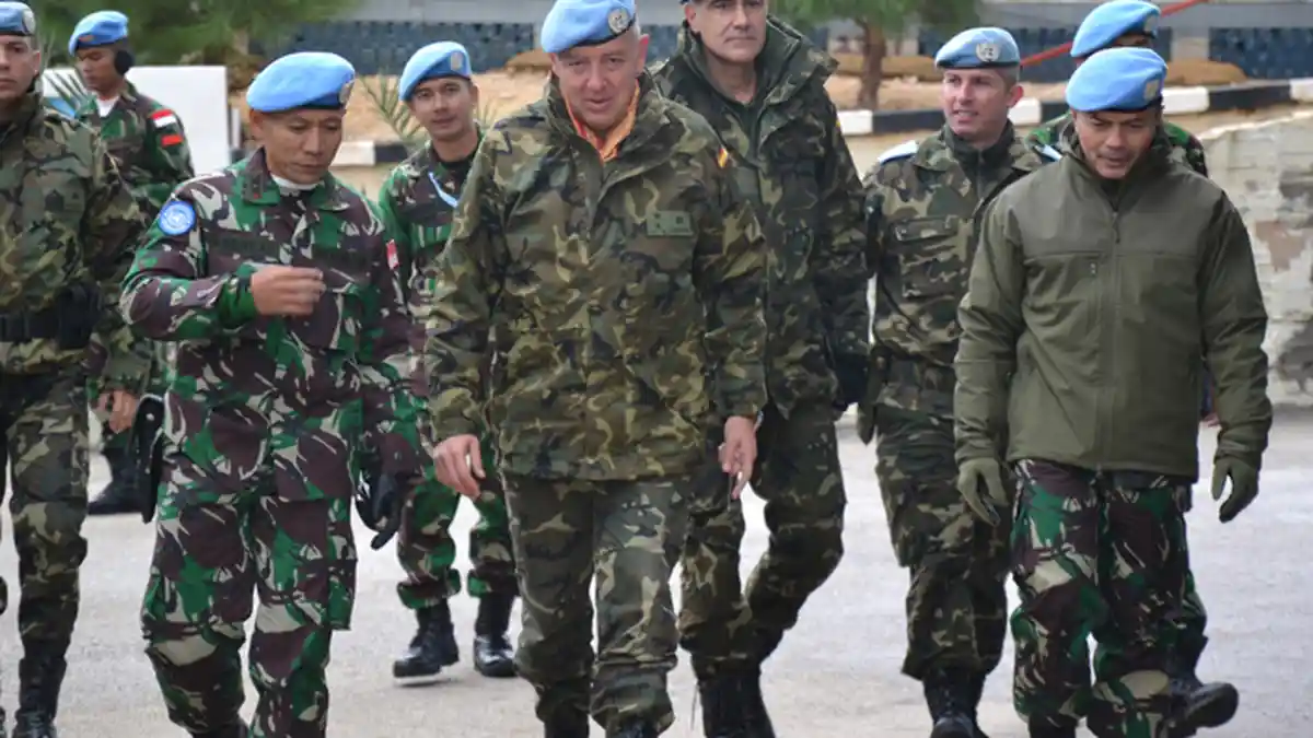 Kunjungi Markas Indobatt, Jenderal Spanyol Disuguhi Atraksi Debus