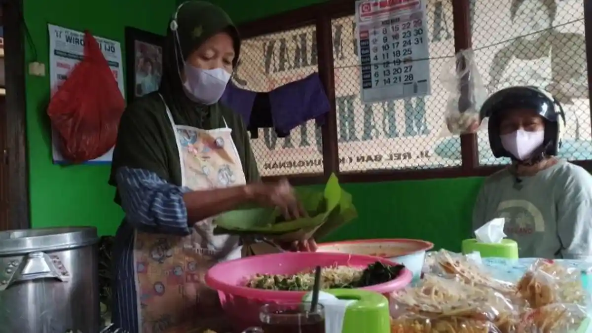 Nasi Pecel Pincuk Godong Jati, Kuliner Khas Andalan Blora, Digemari Karyawan hingga Bupati