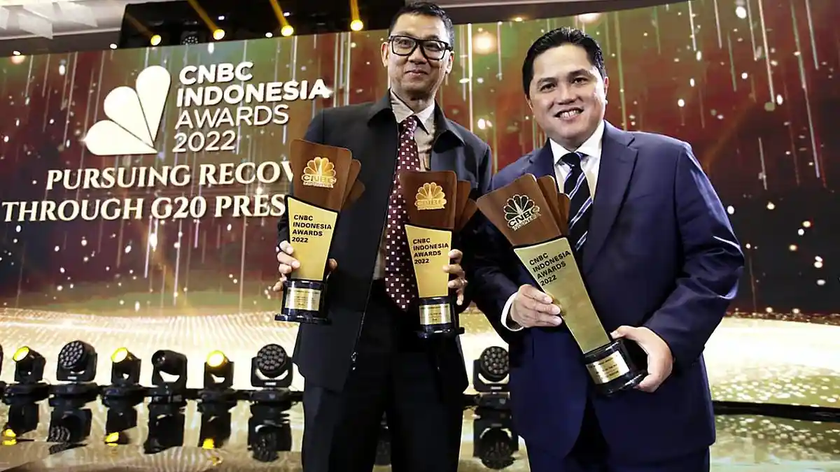 Jalankan Visi Menteri BUMN, Dirut PLN Dinobatkan Jadi CEO of The Year