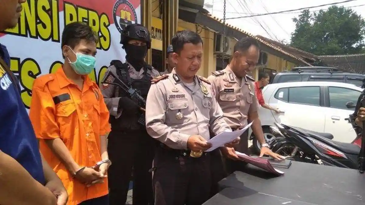 Seorang Waria Bawa Kabur Motor Pelanggannya