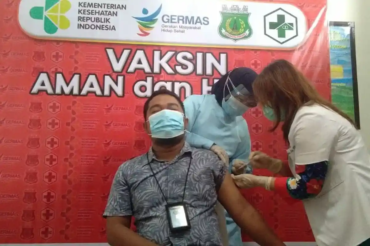 Muhammad Nur Wakili Pemuda Pinrang Divaksin Covid-19