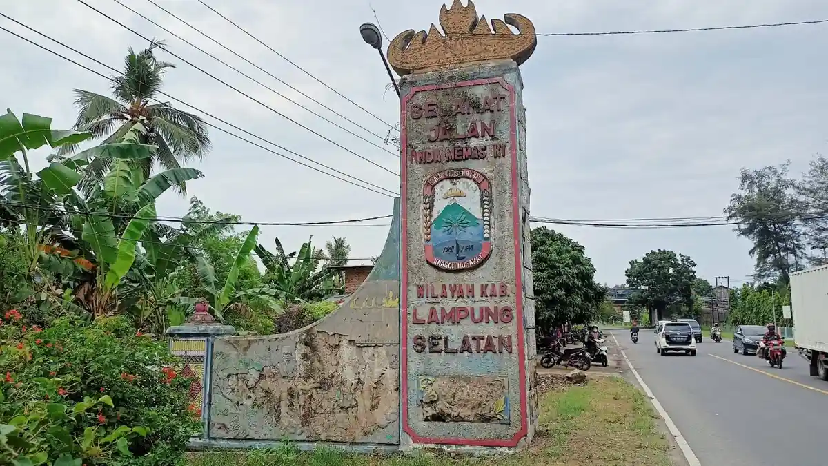 Tugu Perbatasan dan Tugu Adipura di Lampung Selatan Tak Terawat