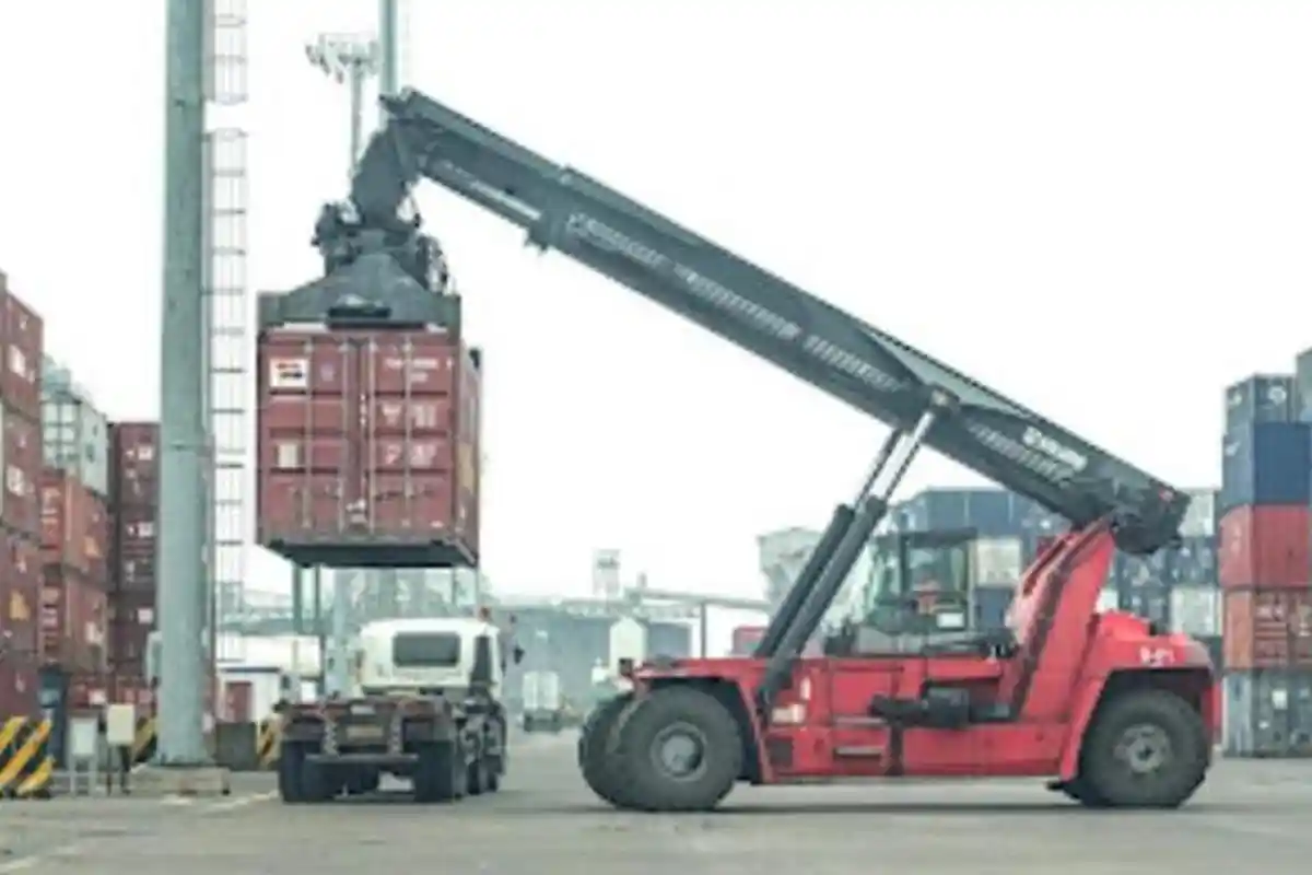 Tahun 2024, Jumlah Kunjungan Kapal di Terminal Teluk Lamong Naik 5,1 Persen