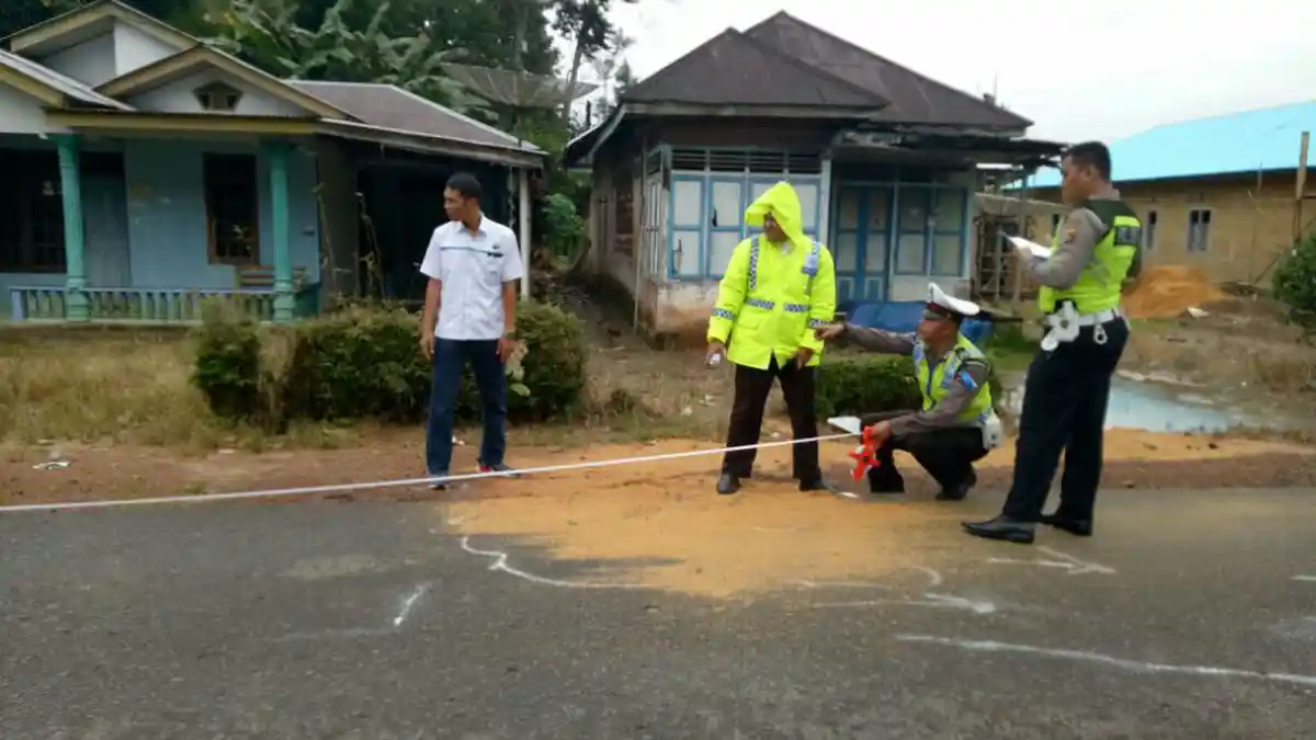 Luka di Bagian Ini Diduga Tewaskan Pelajar SMK Usai Tabrakan di Jalanan - kecelakaan_20171222_144054.jpg