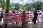 Ratusan-nakes-unjuk-rasa-di-depan-Rumah-Sakit-Umum-Massenrempulu-Enrekang-RSU-Maspul.jpg