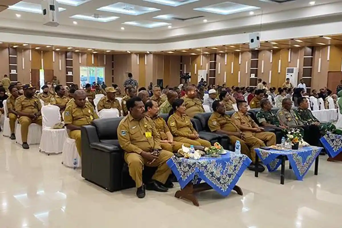 Road Show Tekan Stunting dan Kemiskinan Ekstrem ke Sorong Selatan, Pemprov Salurkan Berbagi Bantuan