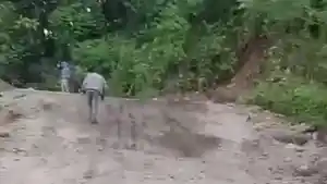 Kondisi-jalan-lintas-curup-lebong-di-talang-ratau.jpg