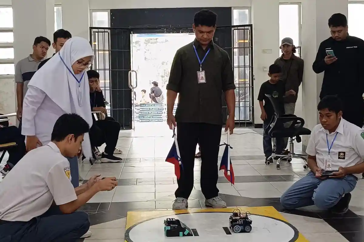 12 Tim Adu Strategi Ajang Robot Sumo UHO Kendari, Mahasiswa hingga Pelajar Unjuk Inovasi Teknologi