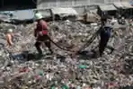 Upaya Pemadaman Kebakaran TPA Putri Cempo