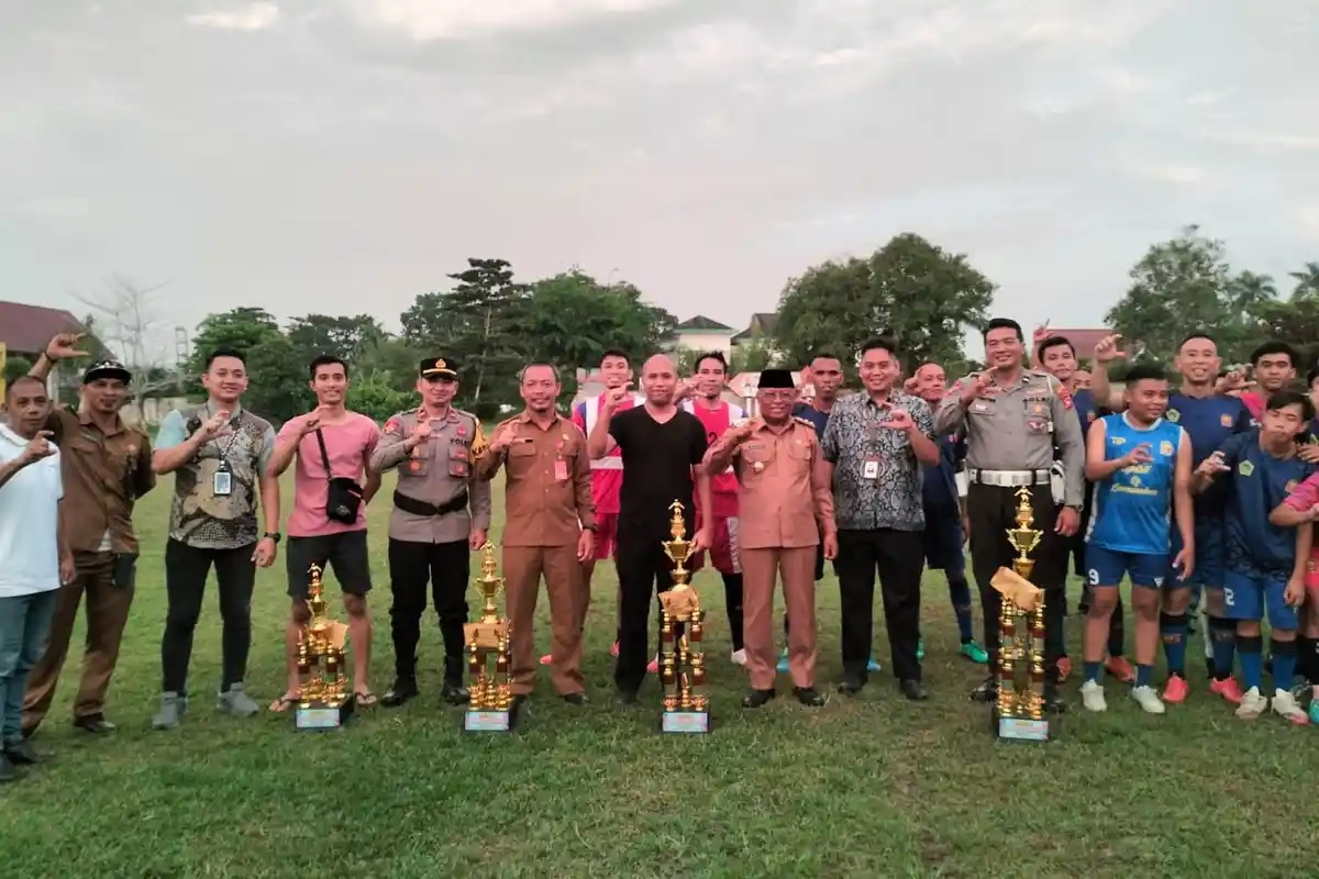 Tim Lamambon Anjungan Juara Turnamen Sepakbola Piala Bupati Mempawah 2023