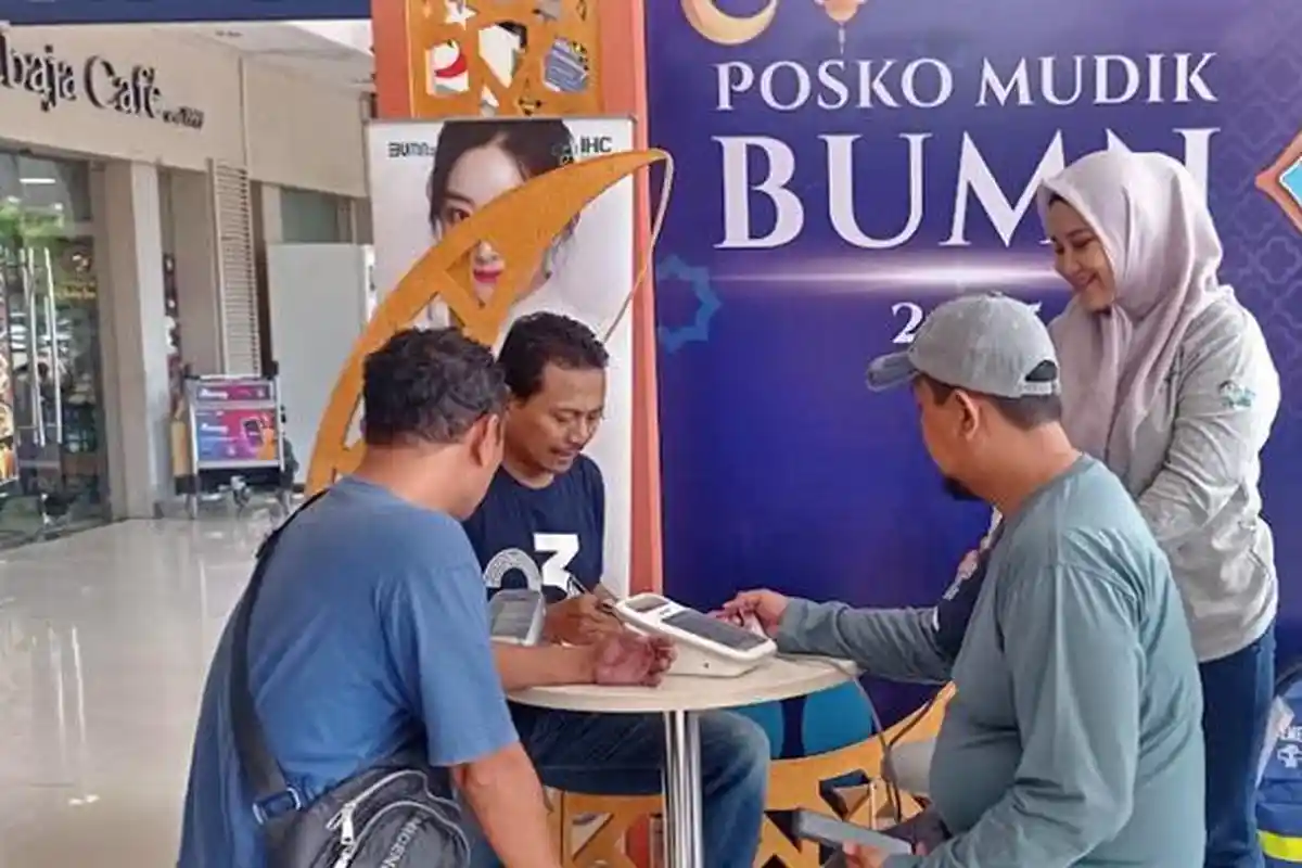 Posko Mudik BUMN SGN di Stasiun Gubeng Surabaya Diminati Pengunjung saat Arus Balik Lebaran 2025