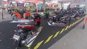 motor-Honda-peserta-kontes-modifikasi-di-kawasan-PIPP-Kota-Blitar-Jawa-Timur-Sabtu.jpg