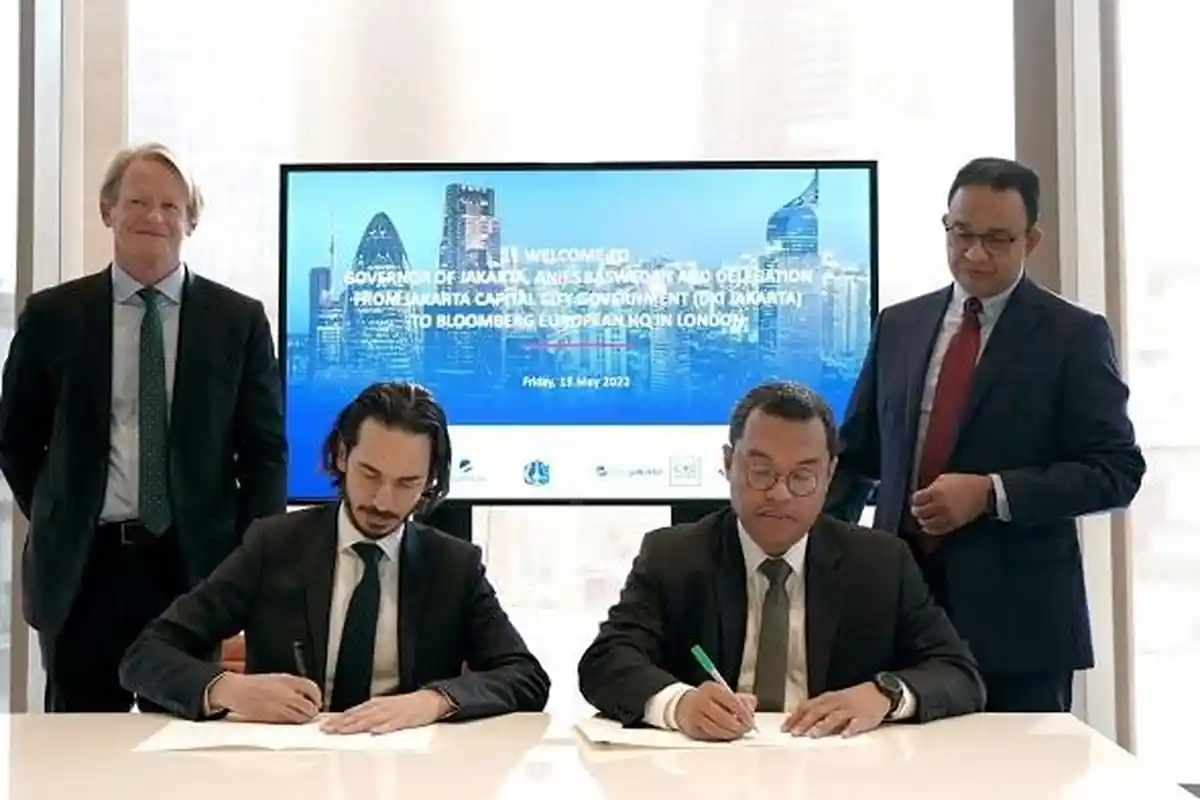 Terapkan 100 Persen Armada Bus Listrik Tahun 2030, TransJakarta Gandeng Bloomberg