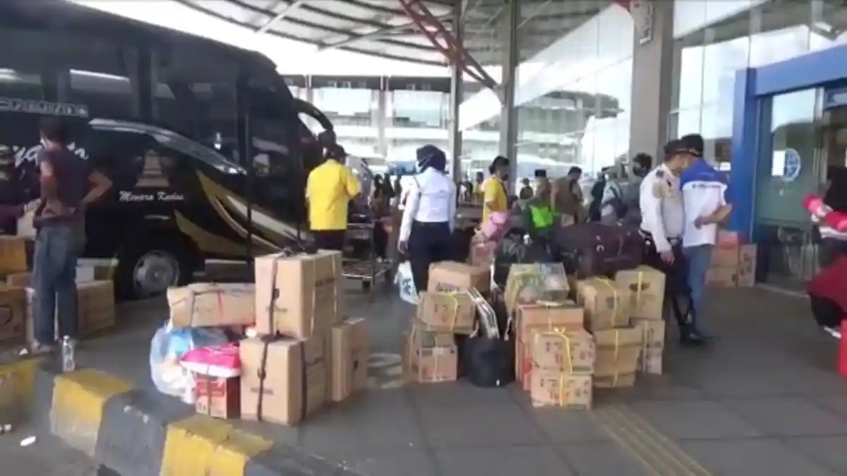 Lonjakan Penumpang di Terminal Pulogebang Diprediksi Terjadi Hingga 31 Desember