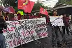 Aksi-unjuk-rasa-yang-digelar-ratusan-mahasiswa-di-Jalan-Jenderal-Sudirman.jpg