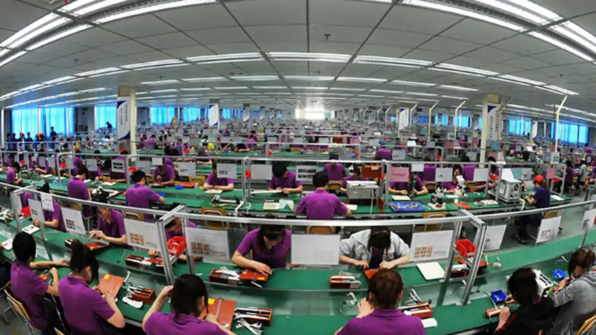 Aktivitas Manufaktur Berkontraksi, Ekonomi China Semakin Menyusut