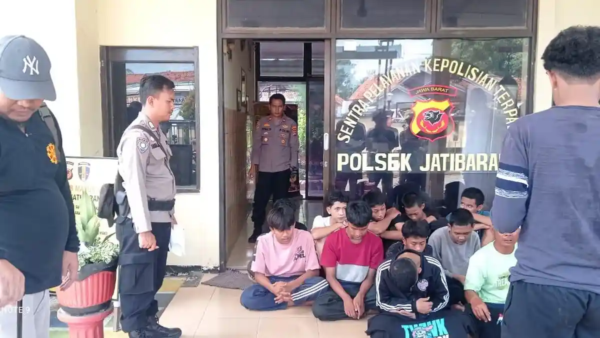 Detik-detik 3 Markas Geng Motor di Indramayu Digerebek Polisi, Sebanyak 22 Remaja Diamankan