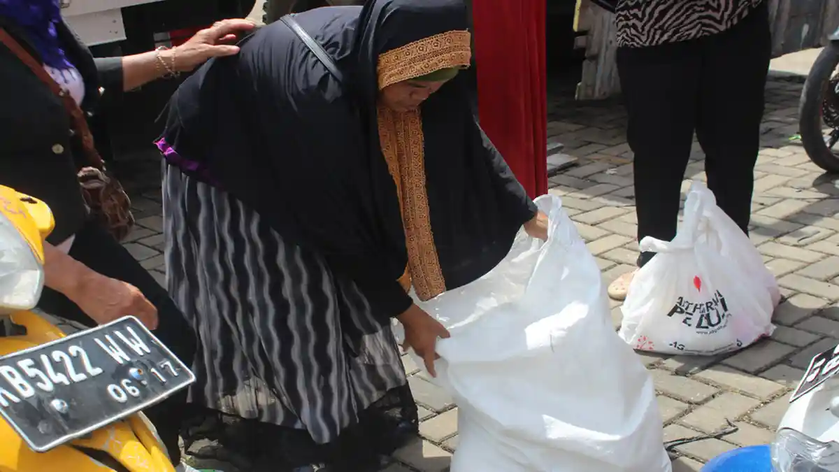 Warga Pontianak Borong Gula Murah