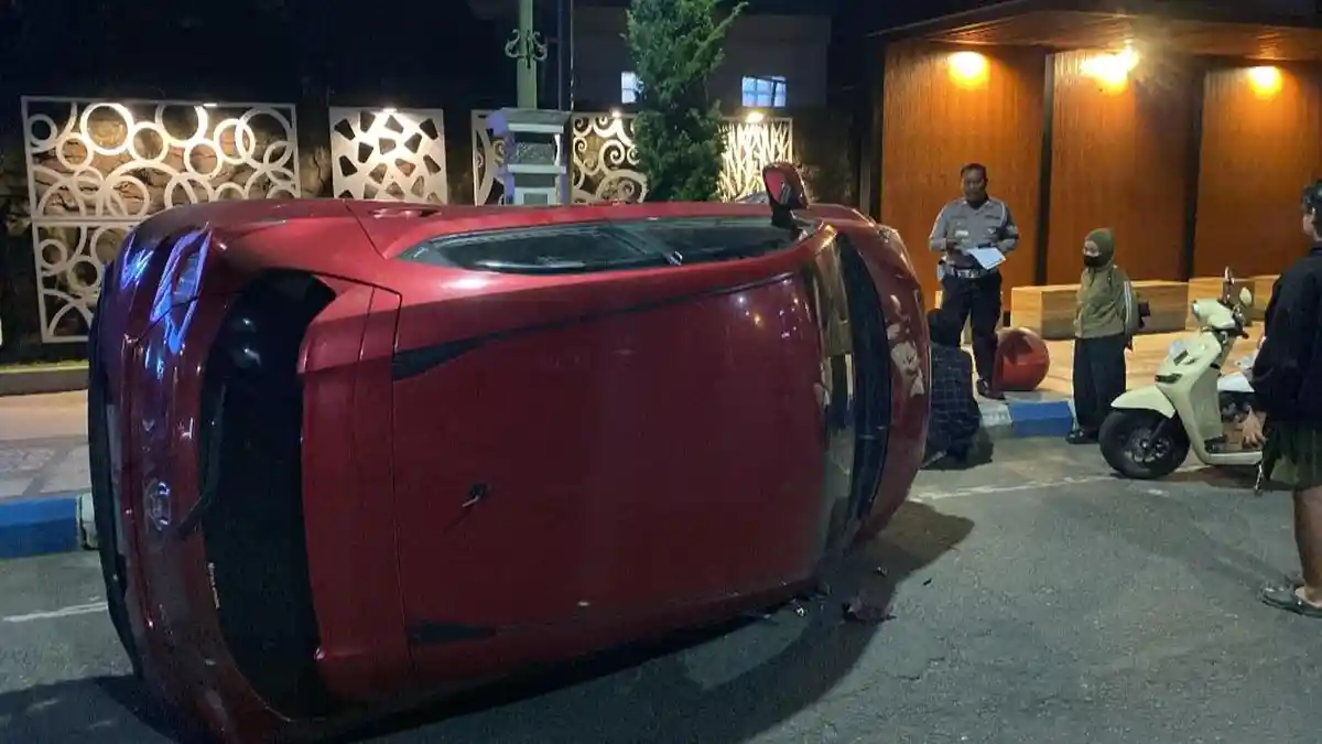 Mobil Milik Penyanyi Sela Ovi Terguling di Tulungagung, Sempat Hilang ...