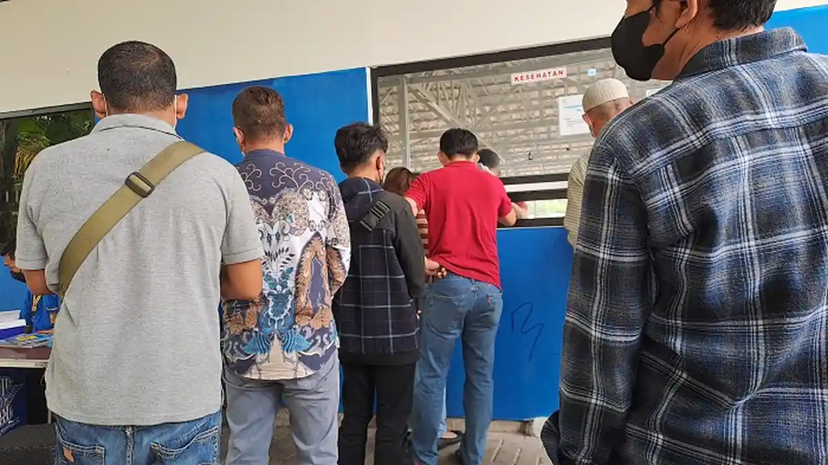 Hari Pertama di Tahun 2023 Pelayanan Satpas SIM Daan Mogot, Masyarakat Pilih Perpanjang Lebih Awal