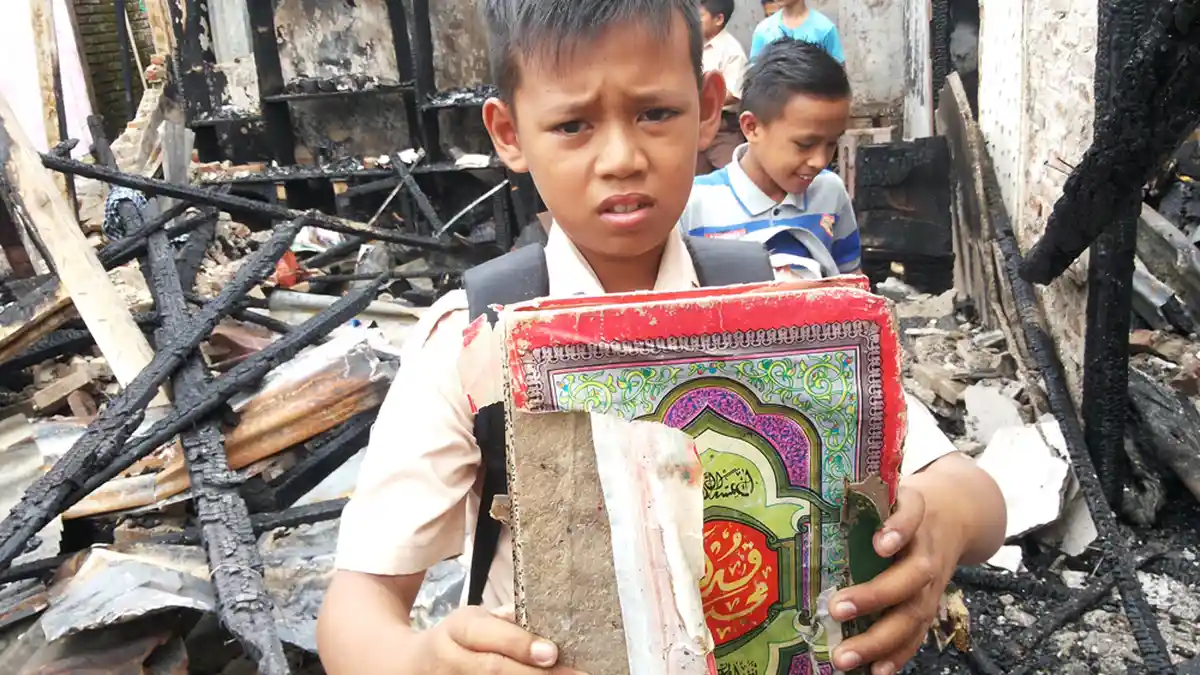 Alquran Ditemukan Masih Utuh di Rumah yang Terbakar, Lemari Tempat Menyimpannya Hangus